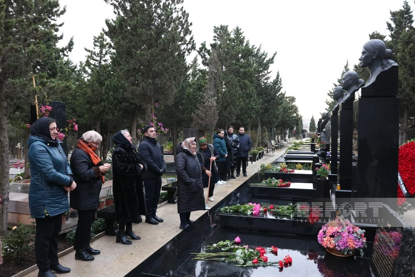 AZAL təyyarəsinin qəzaya uğramasının ildönümü ilə bağlı İkinci Fəxri xiyabanda məzarlar ziyarət edilib