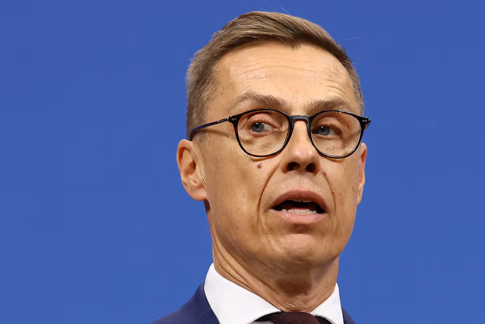 Finlandiya Baltik dənizində kabelə zərər vurmaqda şübhəli bilinən gəmini nəzarətə götürdü
