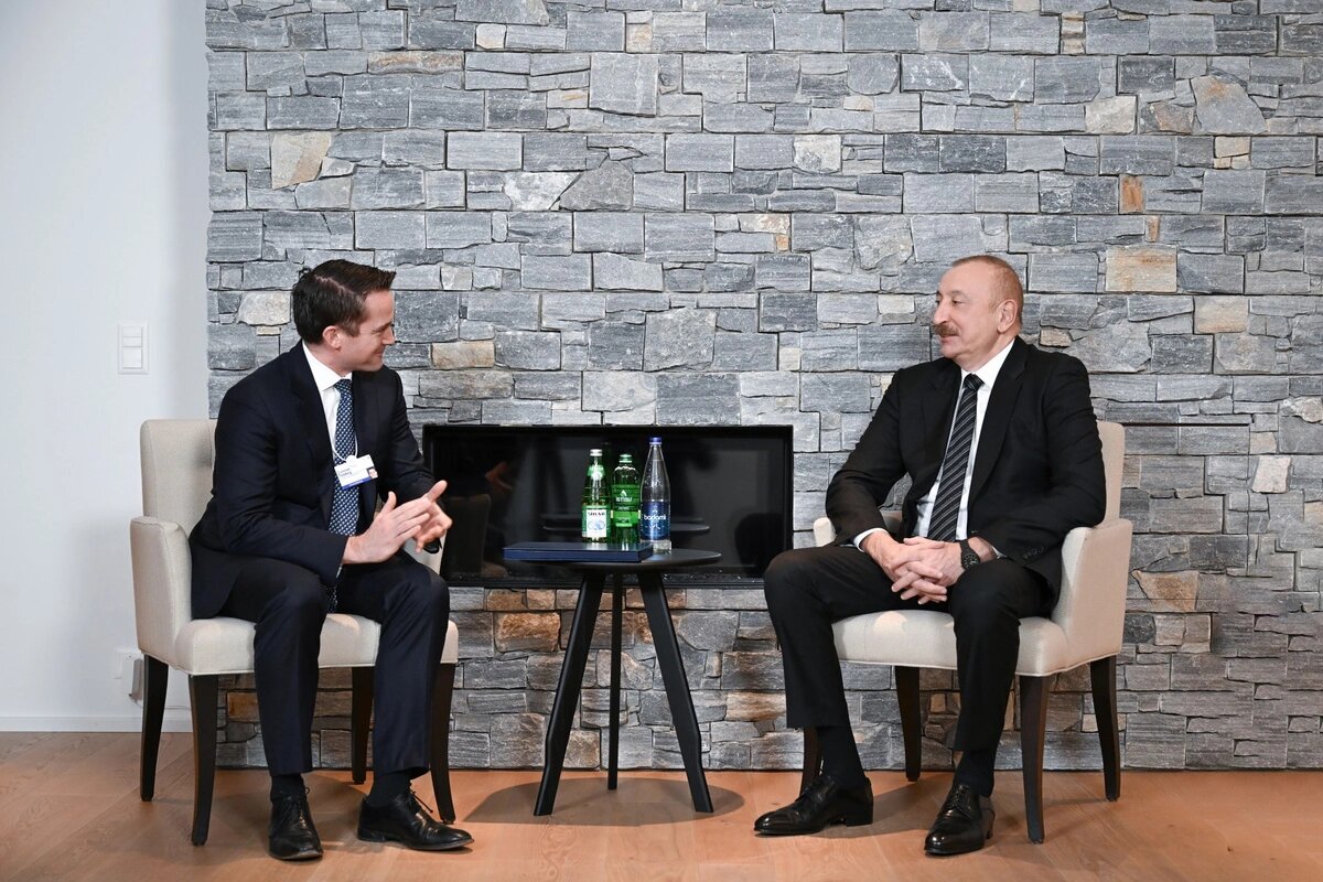 İlham Əliyev Davosda "Brookfield Asset Management" şirkətinin prezidenti ilə görüşüb