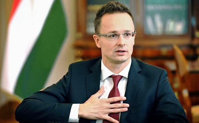 Macarıstan XİN rəhbəri Aİ-ni hakimiyyət dəyişikliyində ittiham edib
