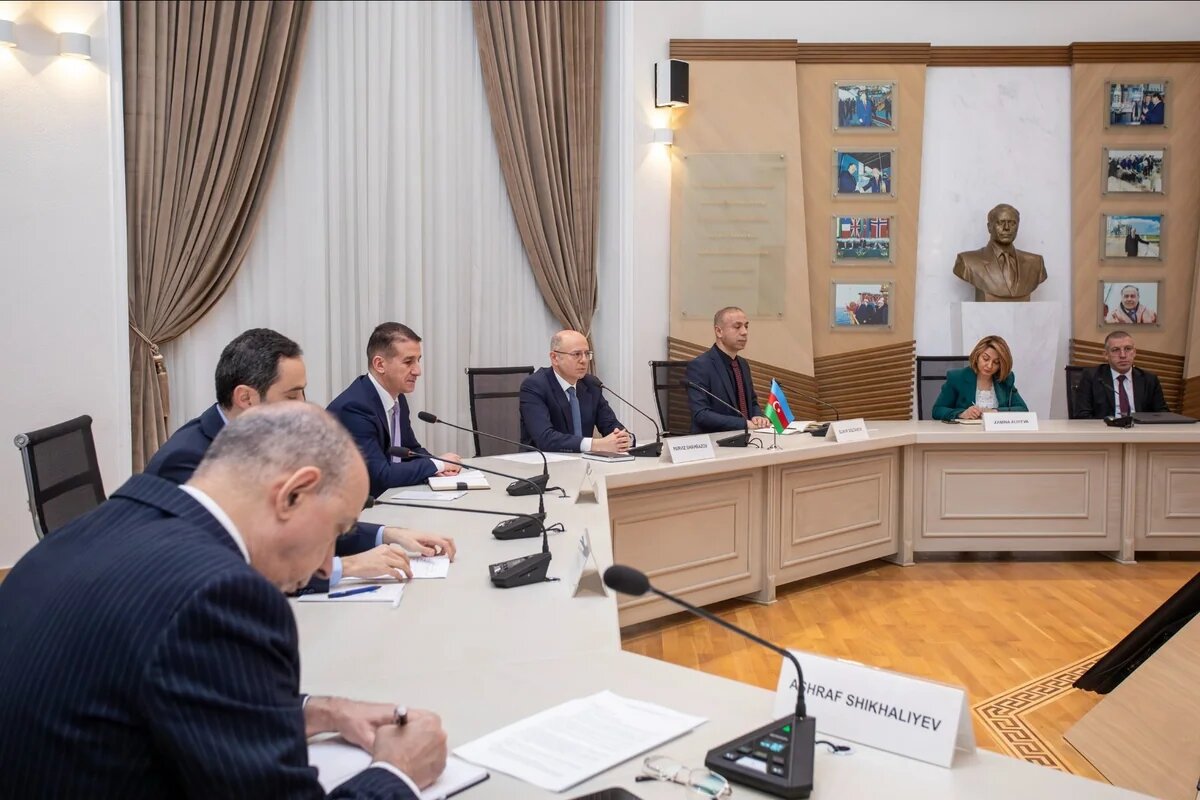 Azərbaycan və İran elektrik enerjisinin ixracını müzakirə edib
