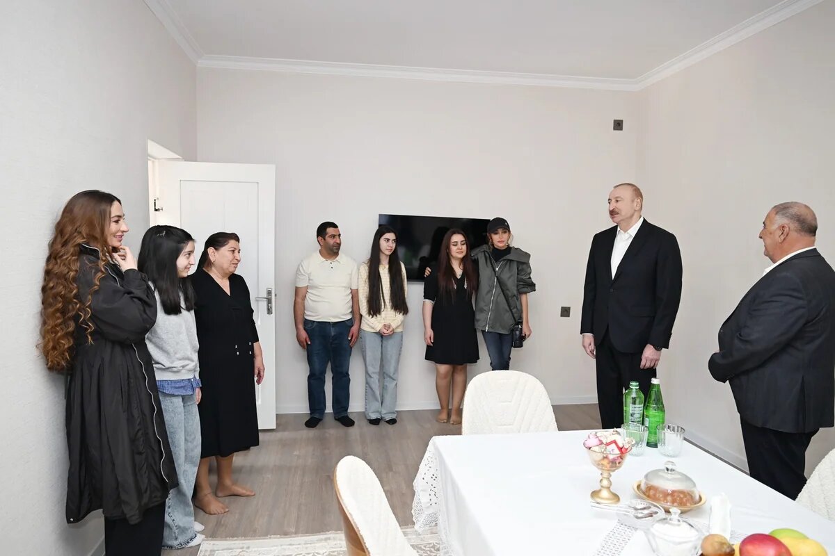 İlham Əliyev Xocavənd kəndində görülmüş işlərlə tanış olub - FOTO