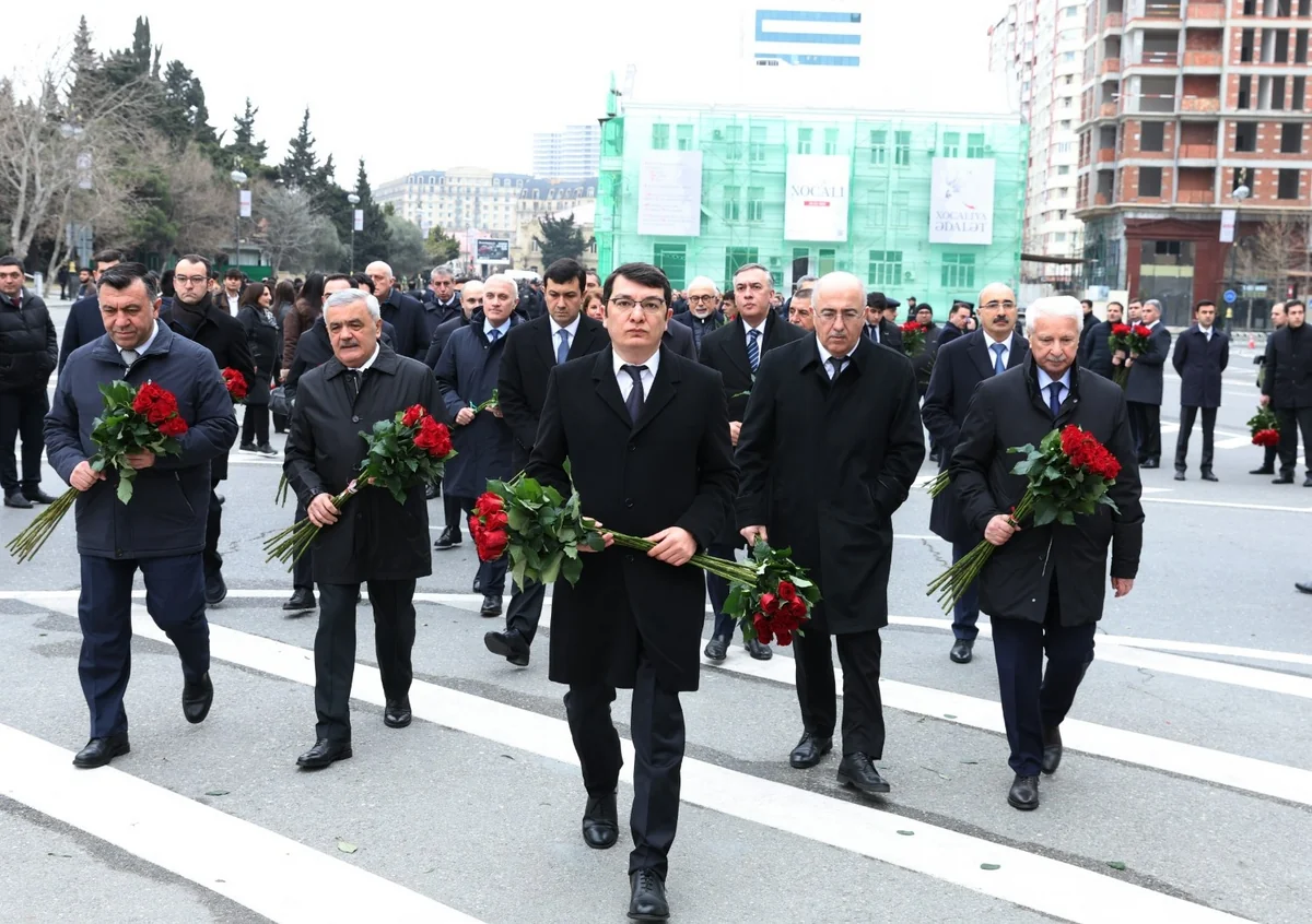 İqtisadiyyat Nazirliyinin rəhbərliyi Xocalı soyqırımı abidəsini ziyarət edib