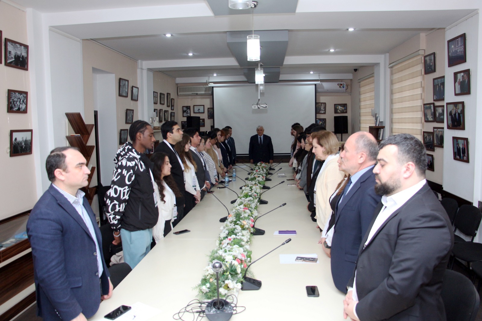 XVII Beynəlxalq Multikulturalizm Məktəbinin iştirakçıları akademik Kamal Abdullayevlə görüşüblər - FOTO