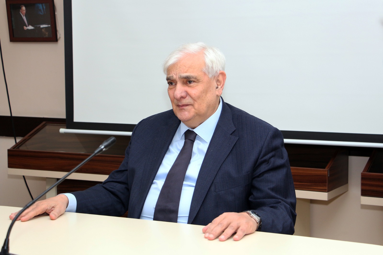 XVII Beynəlxalq Multikulturalizm Məktəbinin iştirakçıları akademik Kamal Abdullayevlə görüşüblər - FOTO