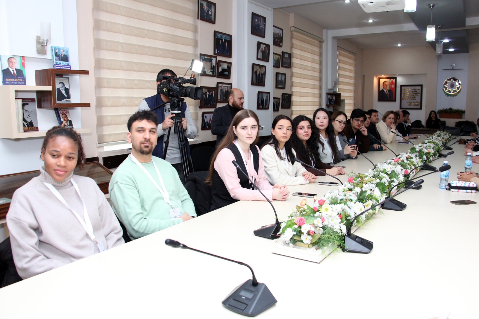 XVII Beynəlxalq Multikulturalizm Məktəbinin iştirakçıları akademik Kamal Abdullayevlə görüşüblər - FOTO