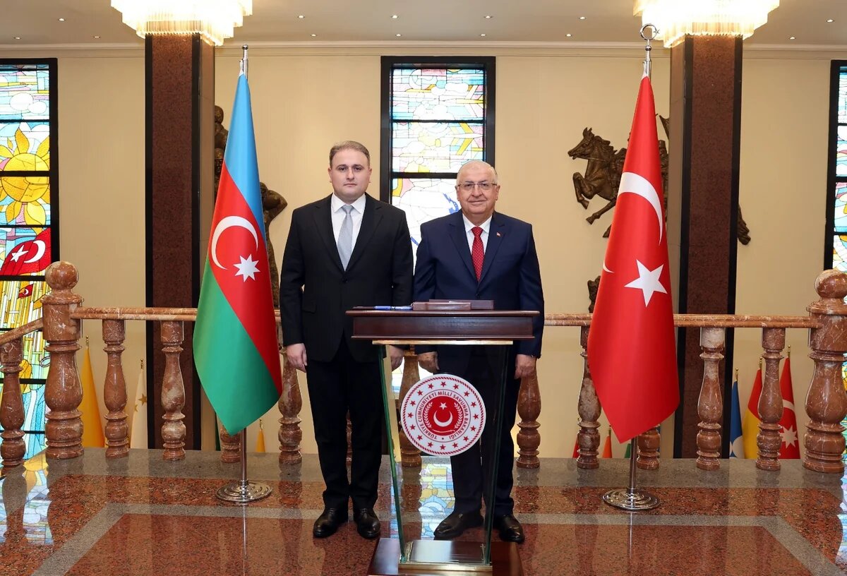 Azərbaycan və Türkiyə müdafiə sənayesi əməkdaşlığının genişləndirilməsini müzakirə edib