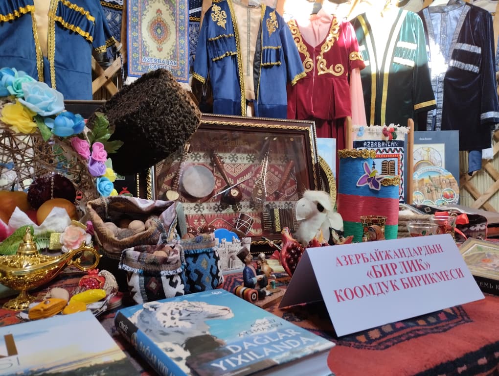 Qırğızıstanda Novruz: Azərbaycanlılar milli irsi nümayiş etdirdi -FOTO