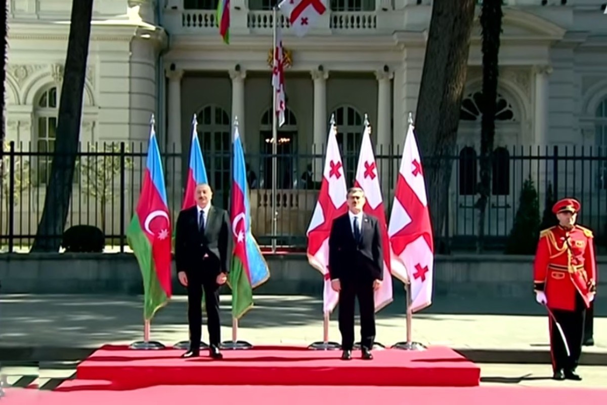 İlham Əliyevin Tbilisidə rəsmi qarşılanma mərasimi olub