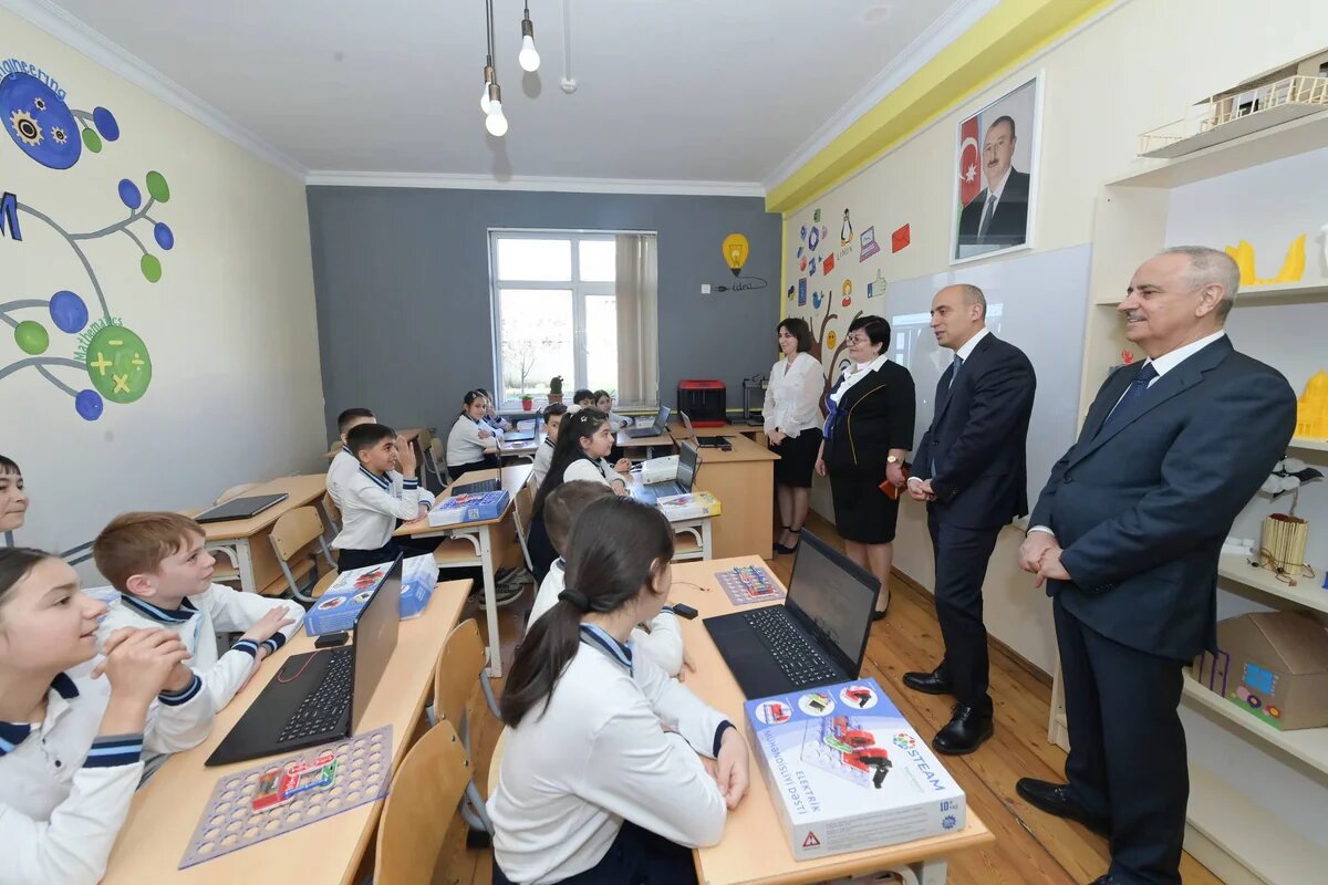 Emin Əmrullayev Qusarda məktəbdə olub