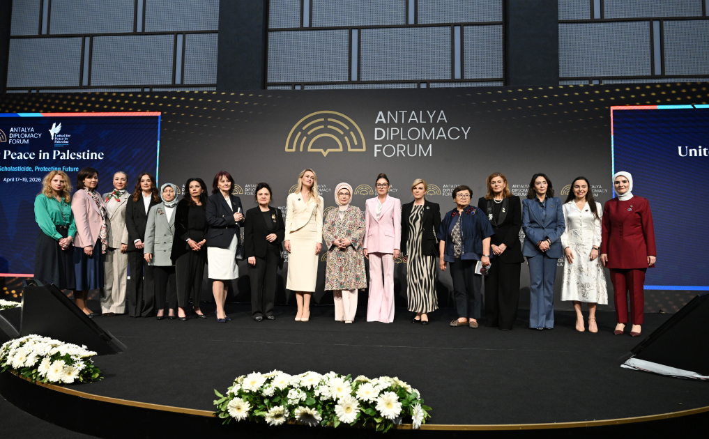 Azərbaycanın birinci xanımı Mehriban Əliyeva Antalyada “Fələstində sülh naminə birləşərək: Təhsil sisteminin məhv edilməsi ilə mübarizə və gələcəyin qorunması” adlı paneldə iştirak edib