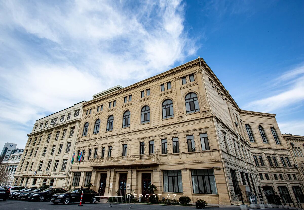 Konstitusiya Məhkəməsinin plenumunda prokurorluğun sorğusu əsasında konstitusiya işinə baxılıb