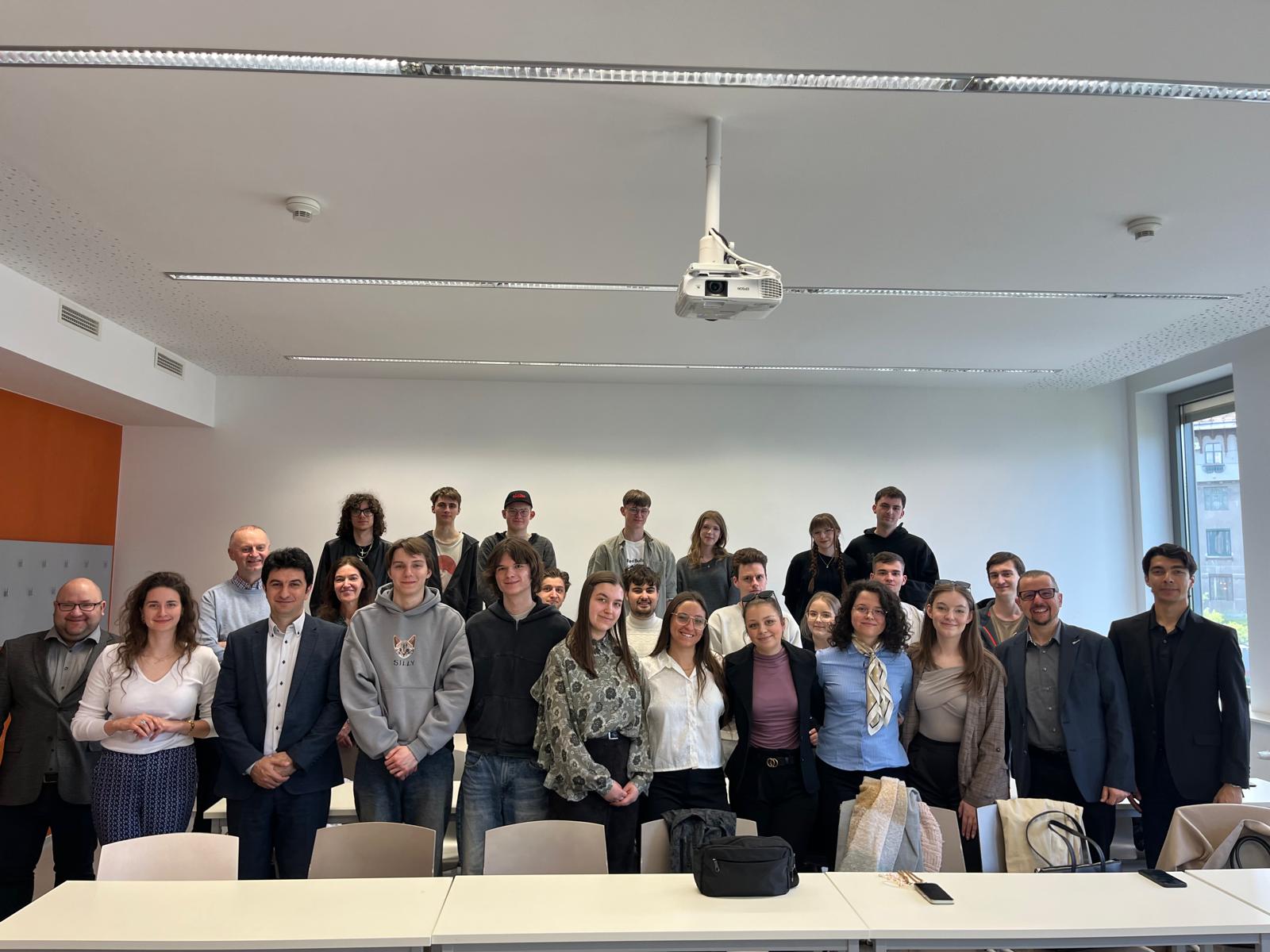 Macarıstanın Ludovika Universitetində Azərbaycanın çoxvektorlu xarici siyasətinə həsr olunmuş panel təşkil edilib