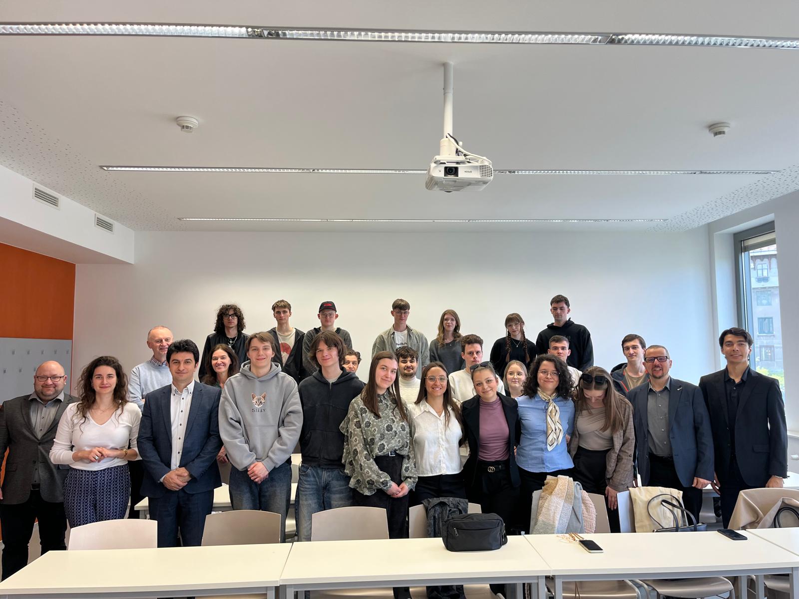 Macarıstanın Ludovika Universitetində Azərbaycanın çoxvektorlu xarici siyasətinə həsr olunmuş panel təşkil edilib