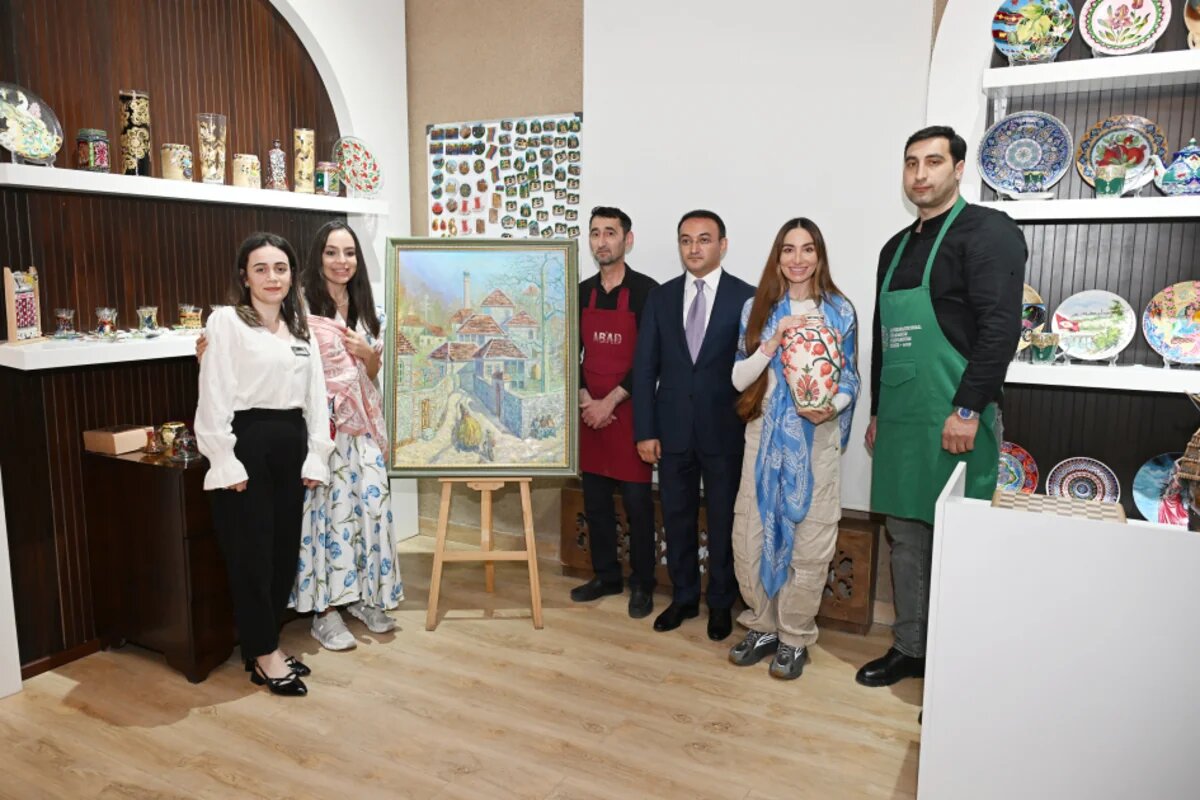 Leyla Əliyeva və Arzu Əliyeva Şəkidə "ABAD" Keramika və Tətbiqi Sənət Mərkəzi ilə tanış olublar