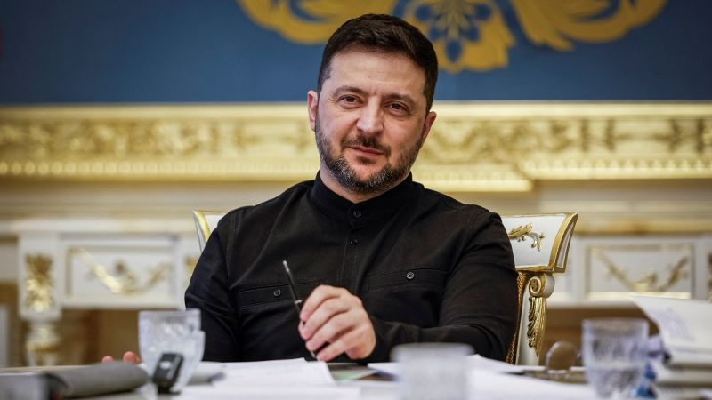     Zelenski Rusiyadakı strateji obyektlərə hücumlar barədə açıqlama verib